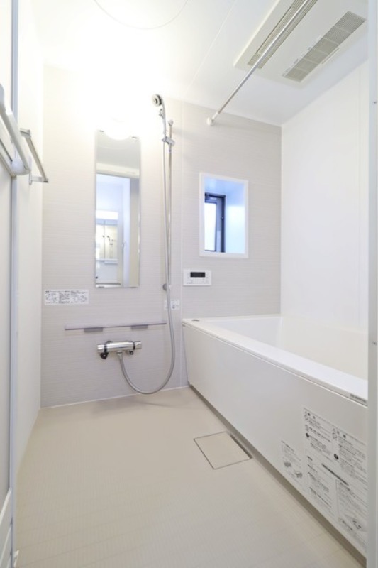 バス・シャワールーム　図面と現状に相違がある場合には現状を優先．．．