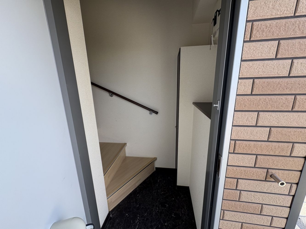 玄関　実際のお部屋と異なる場合がございます。