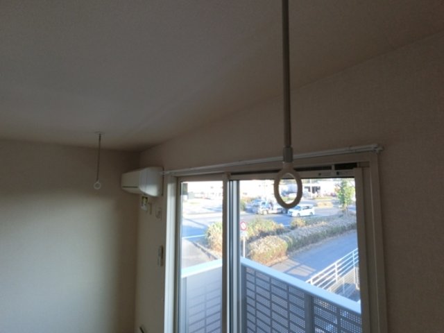 その他部屋・スペース　室内物干しとエアコン