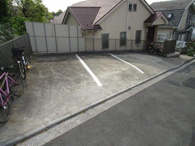 駐車場　敷地内駐車場