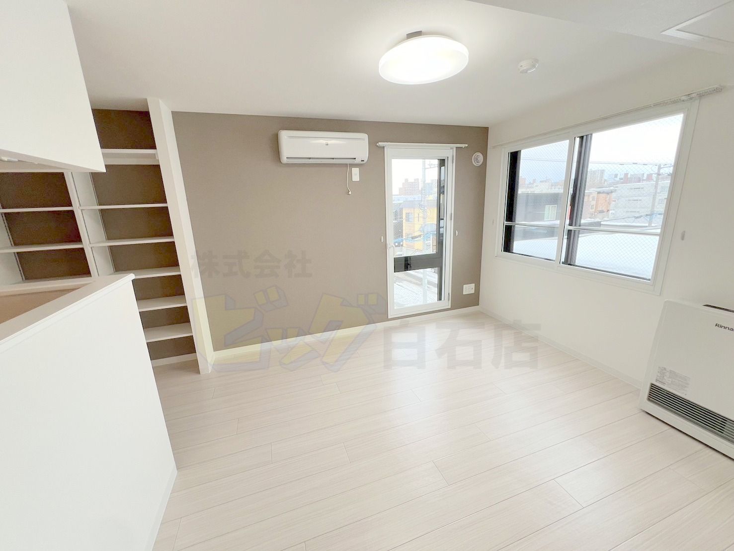 居室・リビング　人気のフローリング使用のお部屋です♪