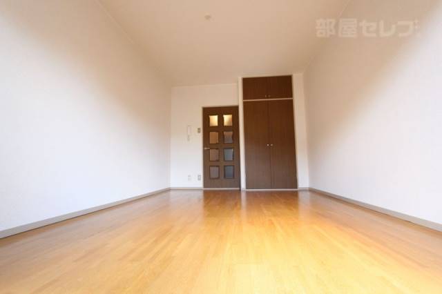 居室・リビング　明るい居室です。