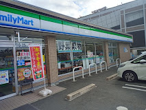 コンビニ　ファミリーマート福岡笹丘一丁目店（コンビニ）まで375m
