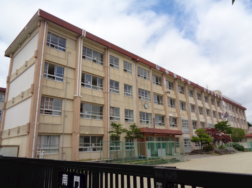 中学校　鹿児島市立西紫原中学校（中学校）まで599m