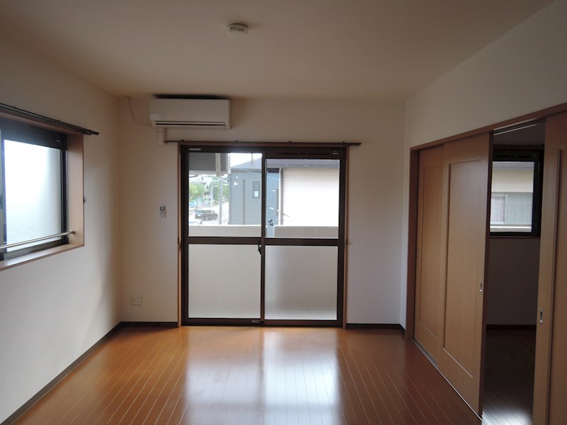 居室・リビング　扉をスライドすればさらに広々空間に！