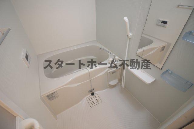 バス・シャワールーム　ゆったり過ごせるお風呂です