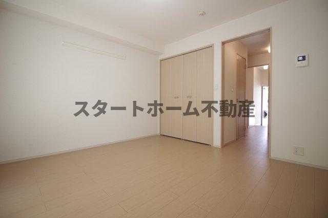 その他部屋・スペース　開放的な寝室です