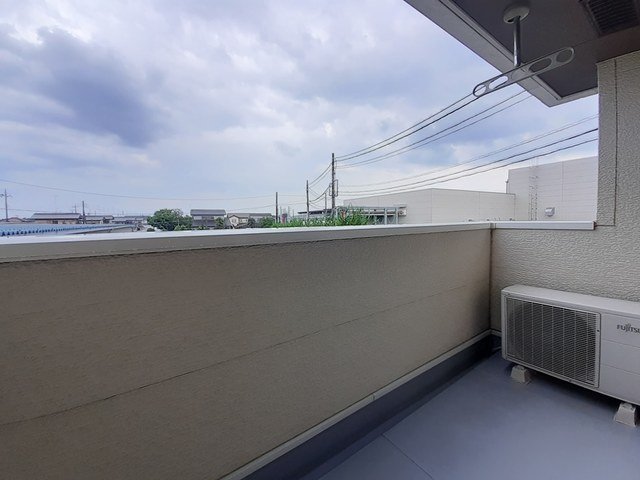 バルコニー　開放的で明るい空間を演出してくれるバルコニーです