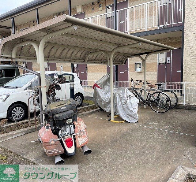 その他　屋根付き駐輪場完備