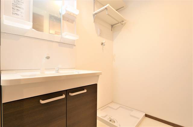 洗面設備　朝の支度にいかがでしょうか。