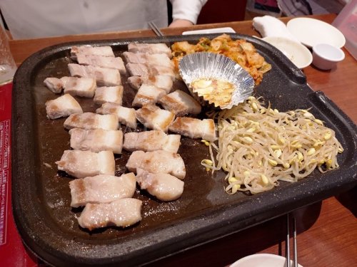 飲食店　赤豚屋（飲食店）まで240m