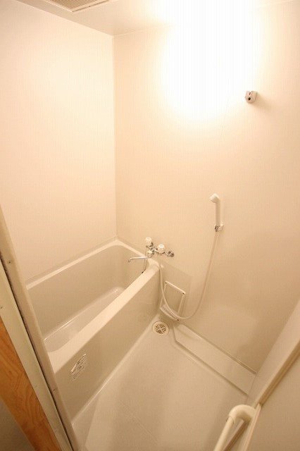 バス・シャワールーム　同物件、別号室のものです。