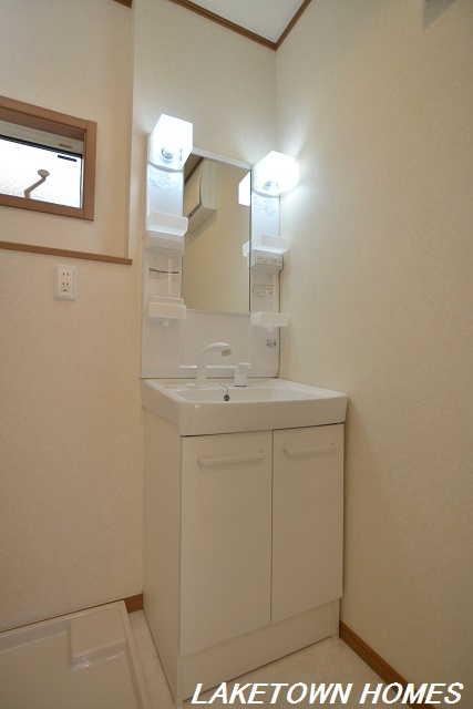 洗面設備　洗髪洗面化粧台です。