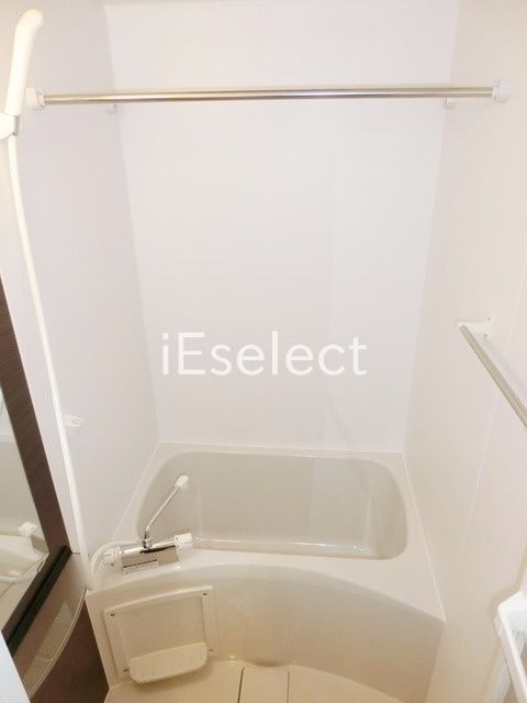 バス・シャワールーム　浴室乾燥機能付きのお風呂です。