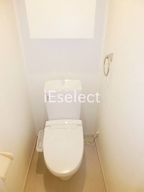 トイレ　温水洗浄機能付きのトイレです。