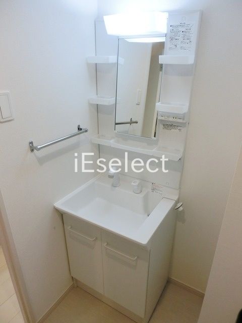 洗面設備　便利な独立洗面台完備です。