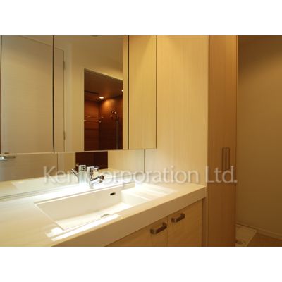 洗面設備　同タイプ16階のお部屋を撮影。仕様が異なることがあります。