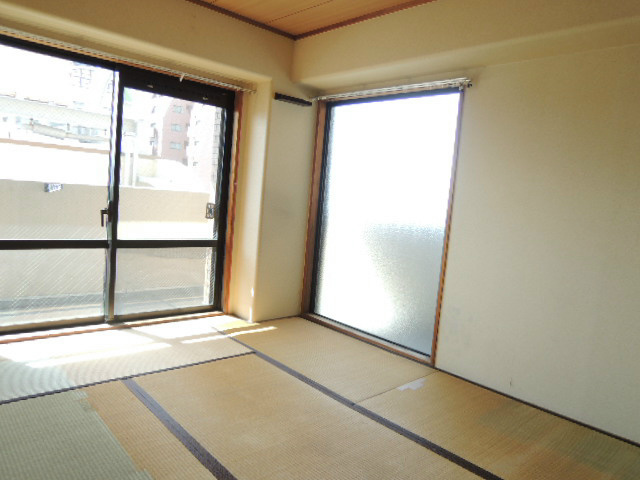 ロビー　落ち着いた和室