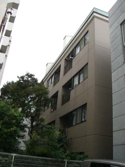 建物外観　鉄筋コンクリートのしっかりとした外観。