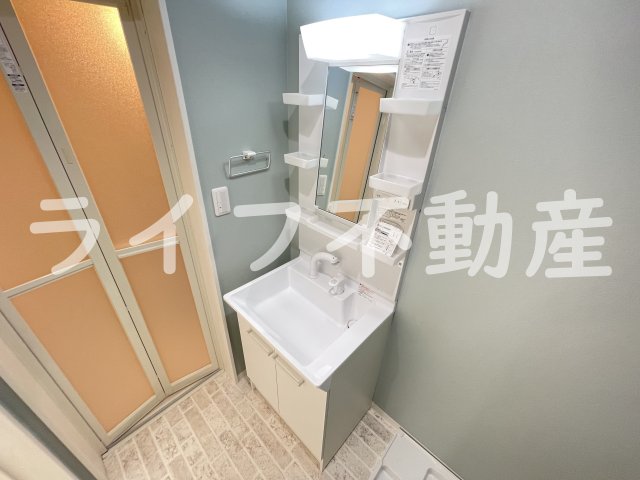 洗面設備　朝の支度にも助かる、独立の洗髪洗面化粧台