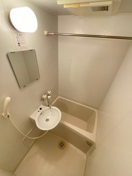 バス・シャワールーム　※別部屋の写真です