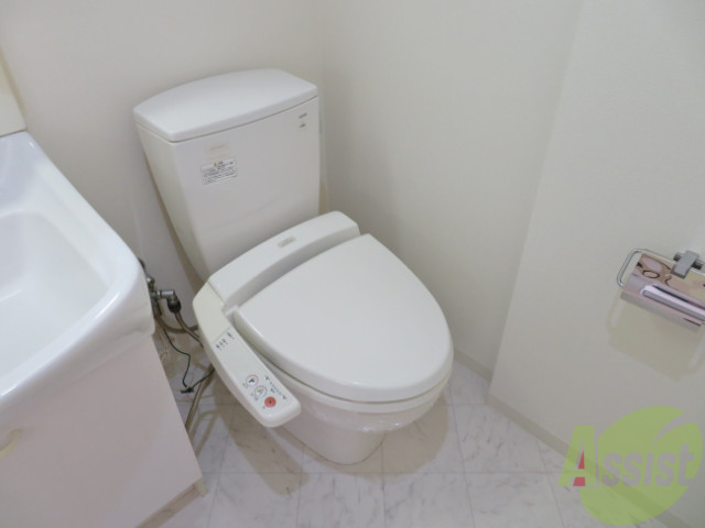 トイレ　ウォシュレット付きのトイレです。シャワートイレは日本の宝。