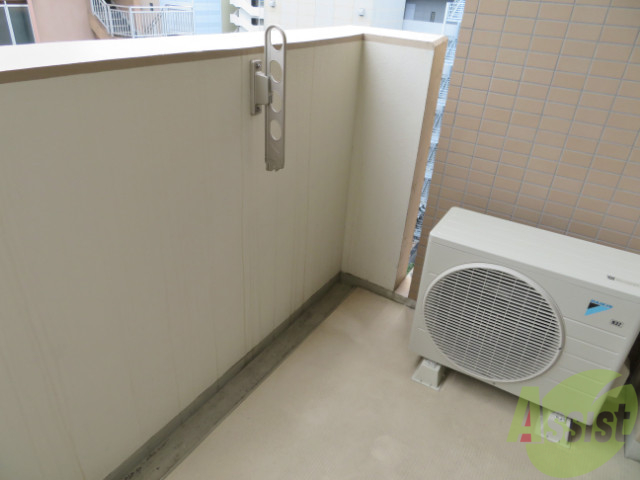 バルコニー　バルコニーは幅があり、広い印象を受けました。