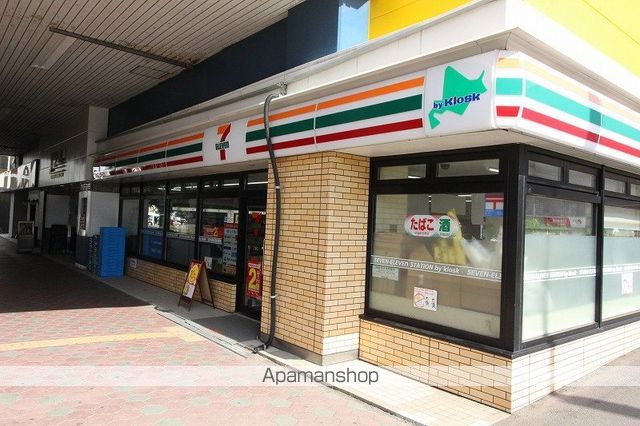 コンビニ　セブンイレブン（コンビニ）まで717m