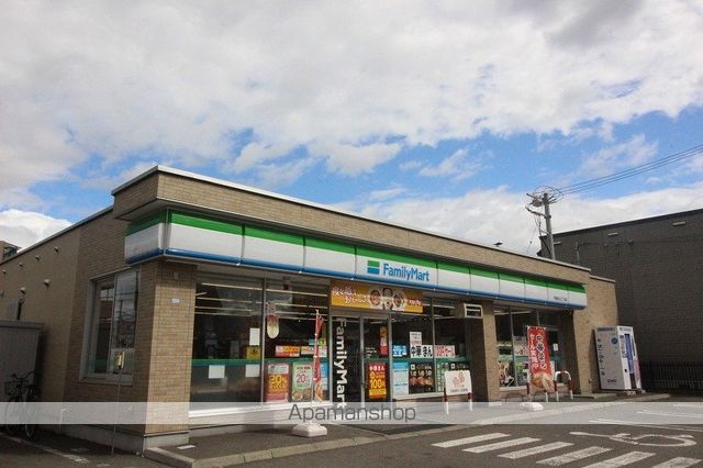コンビニ　ファミリーマート千歳末広２丁目店（コンビニ）まで738m