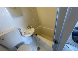 バス・シャワールーム　清潔感のあるユニットバス！