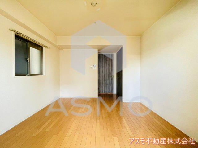 居室・リビング　同マンション別部屋参考写真