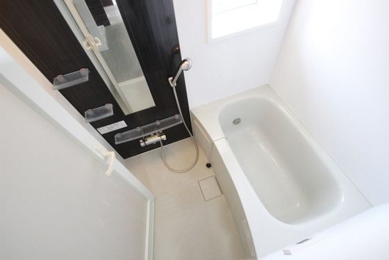 バス・シャワールーム　※別部屋の写真です