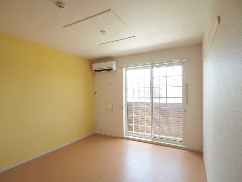 居室・リビング　※別号室の写真です。