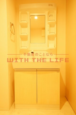 洗面設備　朝の支度にも助かる、独立の洗髪洗面化粧台