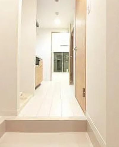 玄関　※別部屋の参考写真です。