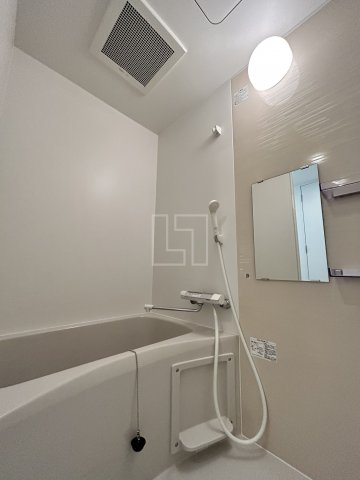 バス・シャワールーム　ファーストフィオーレ九条III　バスルーム