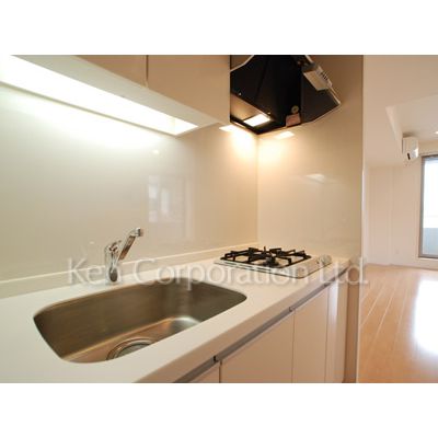 キッチン　同タイプ7階のお部屋を撮影。仕様が異なることがあります。