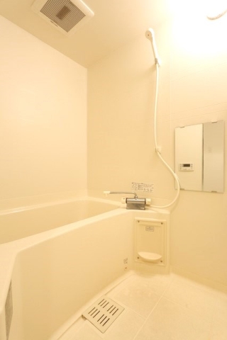 バス・シャワールーム　サーモ水栓で温度調節も楽々