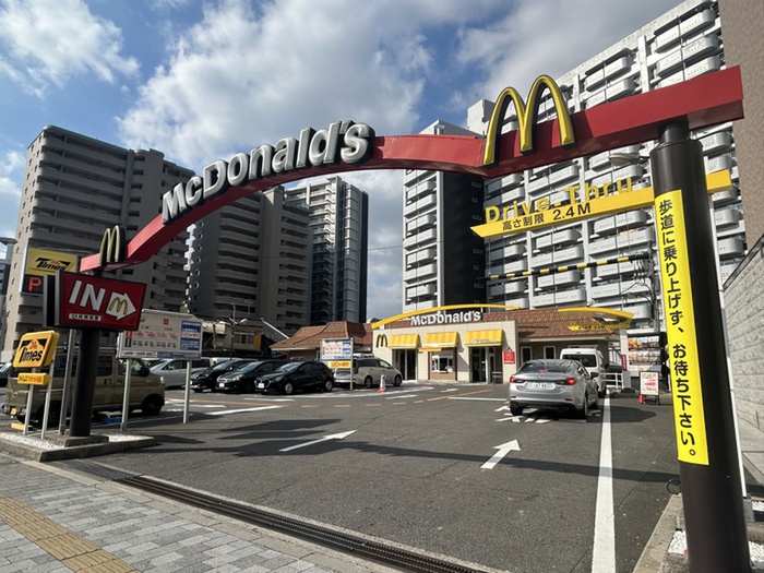 飲食店　マクドナルド白島店（飲食店）まで143m