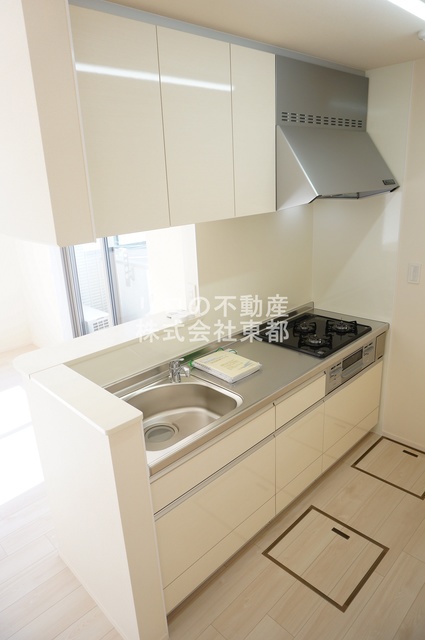 キッチン　システムキッチンは調理スペースも広くストレスなくお料理可能♪