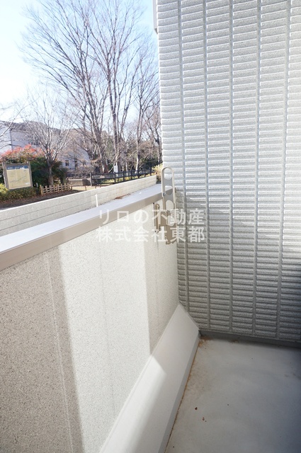 バルコニー　お天気のいい日は外干しもできますね！！