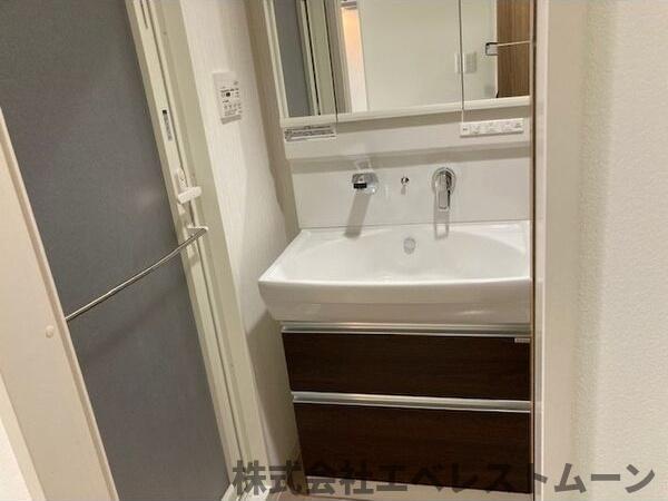 洗面設備　独立洗面台で身支度をすべて済ませてしまいましょう