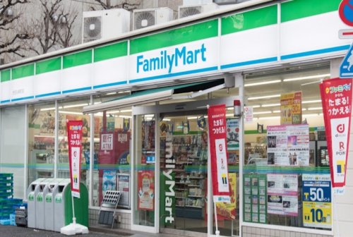 コンビニ　ファミリーマート 世田谷新町店（コンビニ）まで477m