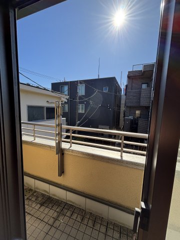 バルコニー　陽当たり良好なバルコニーです