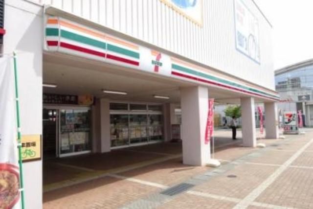 コンビニ　セブンイレブン八王子みなみ野駅前店（コンビニ）まで329m
