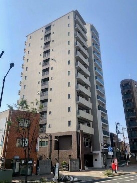 建物外観　鉄骨鉄筋コンクリート造のがっちりとした建物。