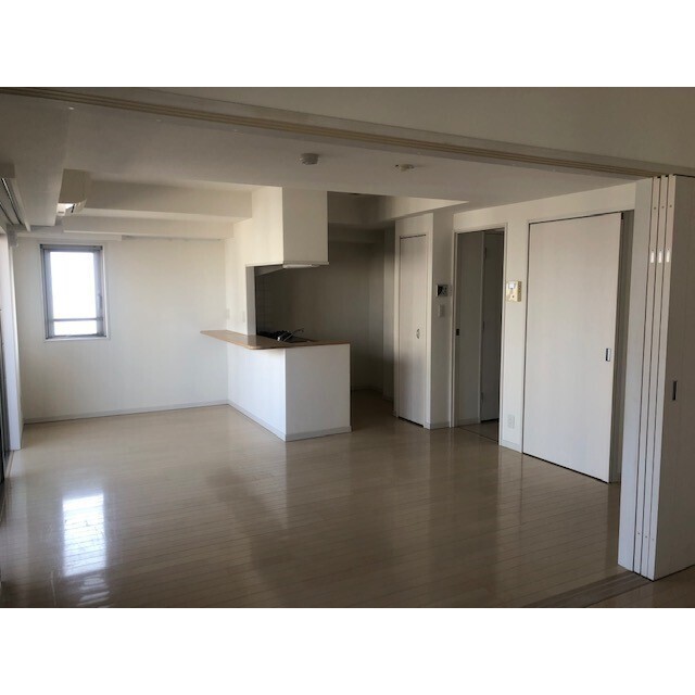 居室・リビング　12.7帖のきれいなLDK。