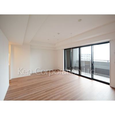 居室・リビング　同タイプ13階のお部屋を撮影。仕様が異なることがあります。