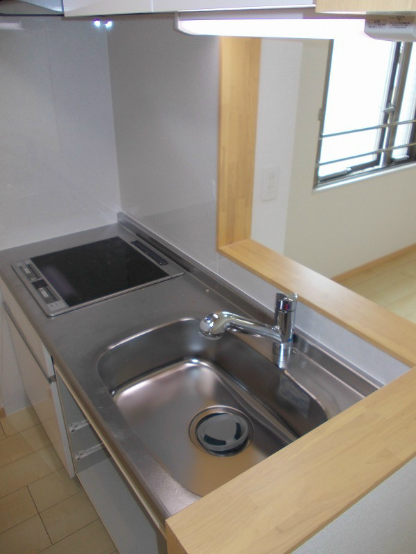 キッチン　キッチンはＩＨクッキングヒーターのシステムキッチン