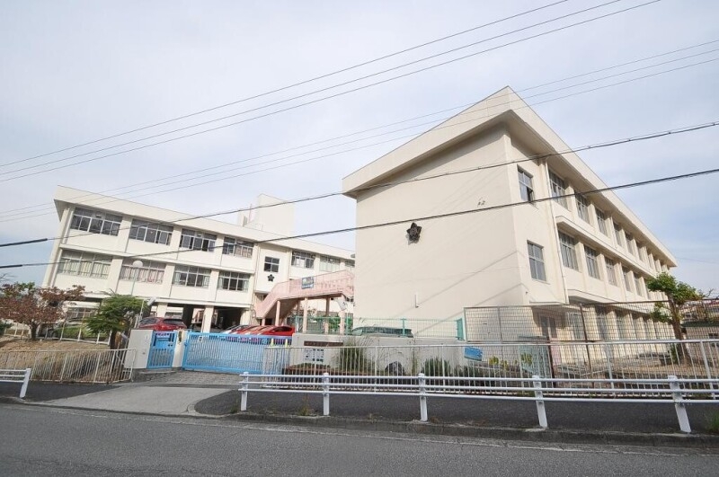 小学校　神戸市立菅の台小学校（小学校）まで1002m